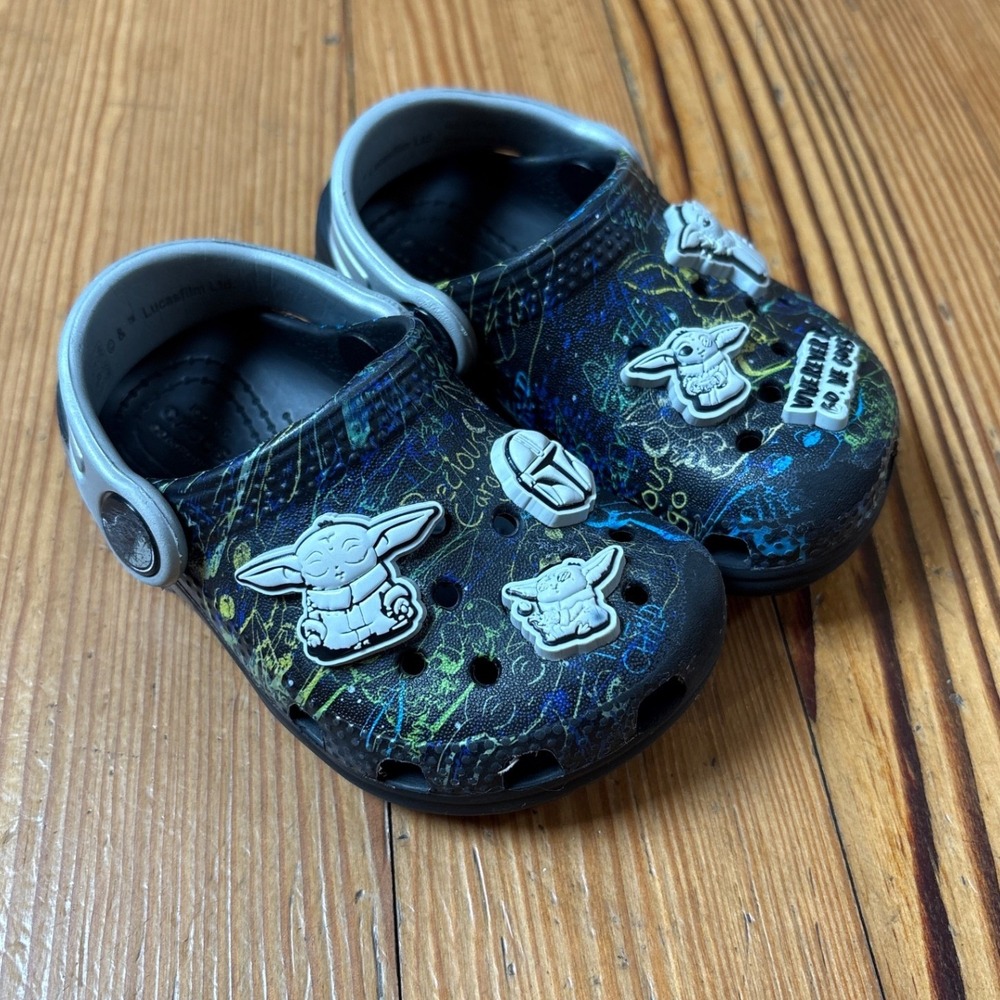 Crocs Star Wars Mandalorian Grogu Baby Yoda Clogs Kids Black Excellent SIZE‎ 5